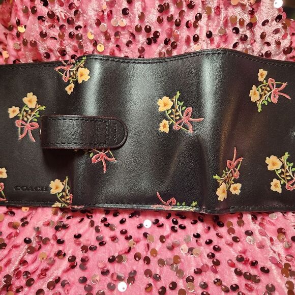 Rare Limited Edition Coach 1941 Metallic PInk Ribbon and Black Trifold Wallet - Picture 3 of 5